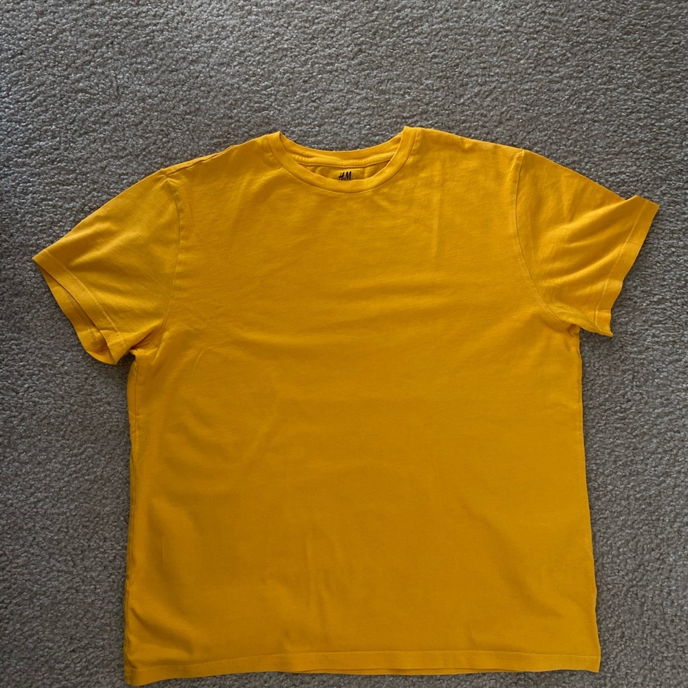 Baselayer T-Shirt from H&M | Vintage-styled color in Mustard Yellow